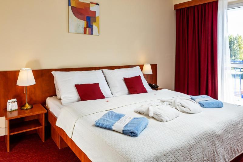Hotel Senec Aqua Resort - Family Friendly Екстериор снимка