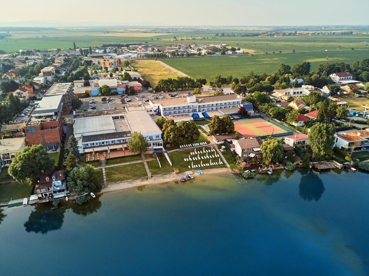 Hotel Senec Aqua Resort - Family Friendly Екстериор снимка
