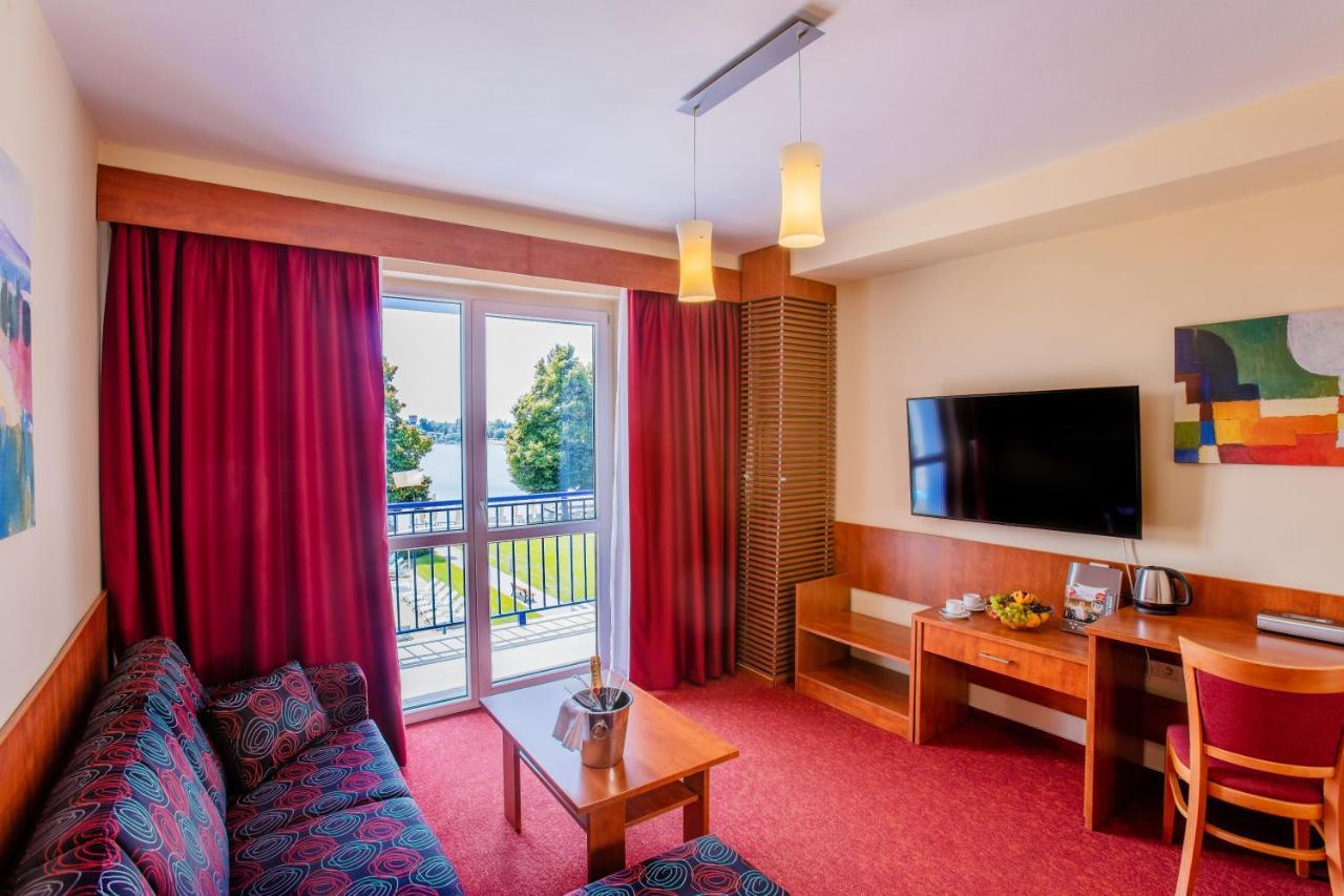 Hotel Senec Aqua Resort - Family Friendly Екстериор снимка