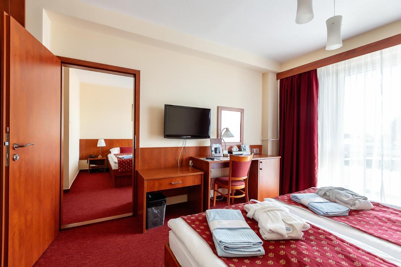 Hotel Senec Aqua Resort - Family Friendly Екстериор снимка