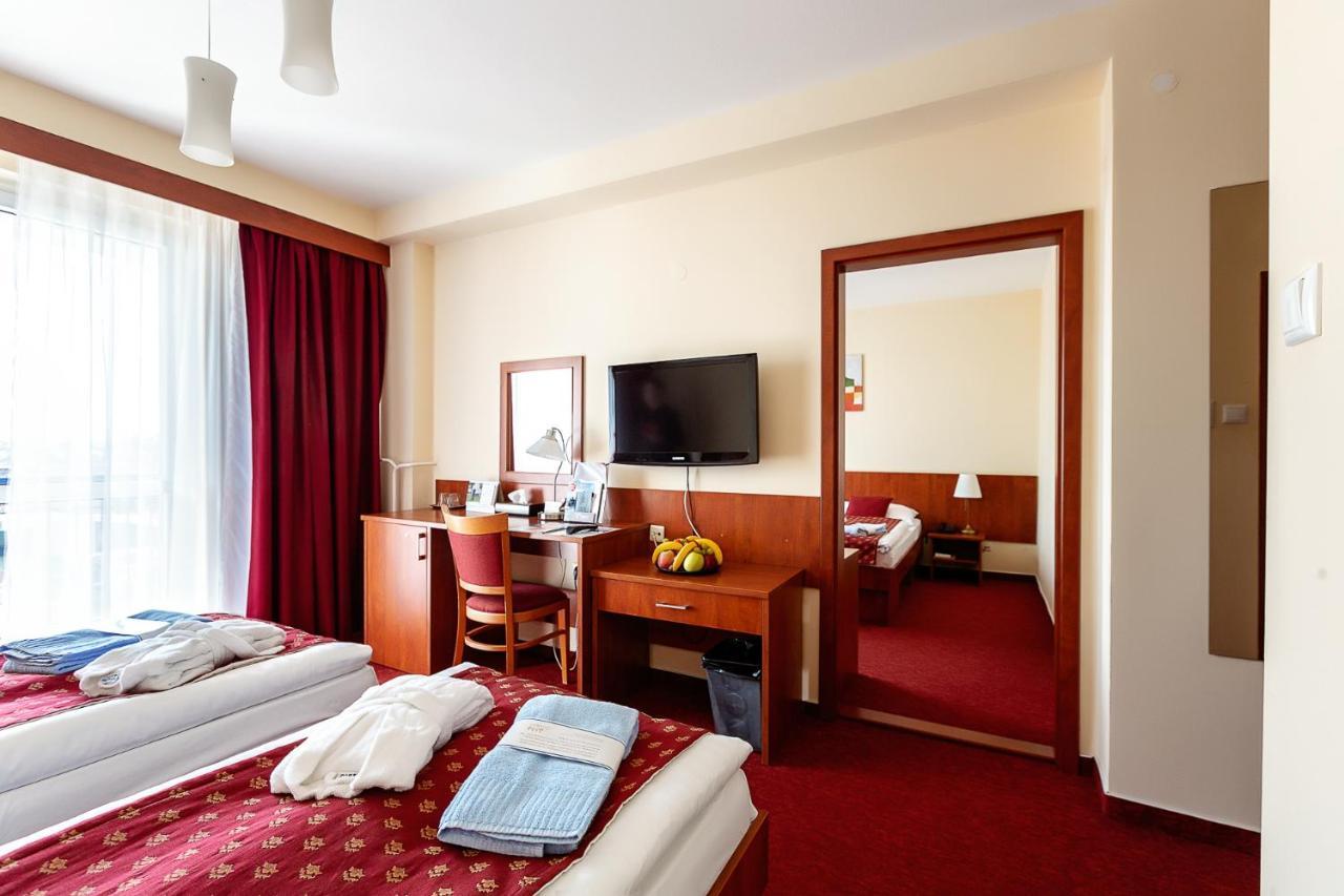 Hotel Senec Aqua Resort - Family Friendly Екстериор снимка